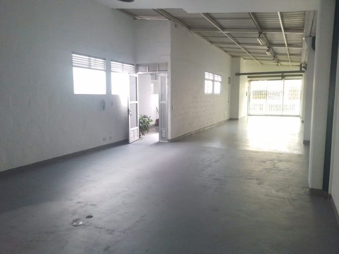Bodega en arriendo en Cristo Rey, Medellín, 160 m² · foto 10 de 11