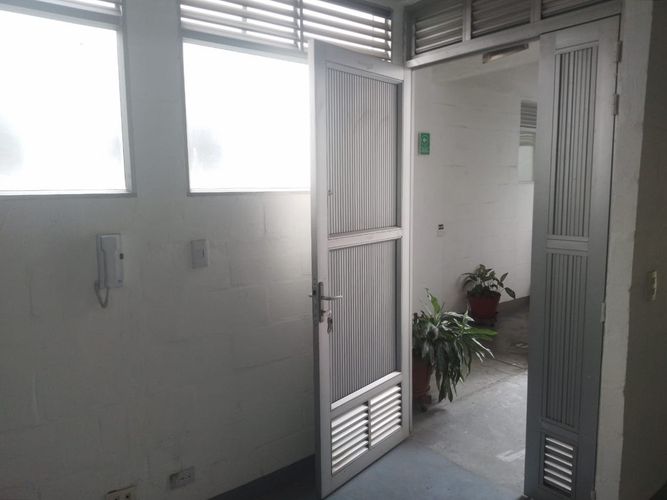 Bodega en arriendo en Cristo Rey, Medellín, 160 m² · foto 8 de 11