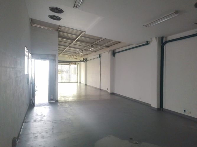 Bodega en arriendo en Cristo Rey, Medellín, 160 m² · foto 9 de 11