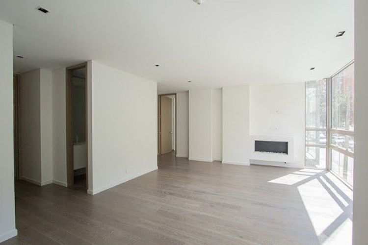 Apartamento de 2 alcobas en venta en Los Rosales, Bogotá, 147 m² · foto 2 de 10