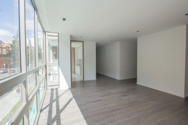 Apartamento de 2 alcobas en venta en Los Rosales, Bogotá, 147 m² · foto 3 de 10