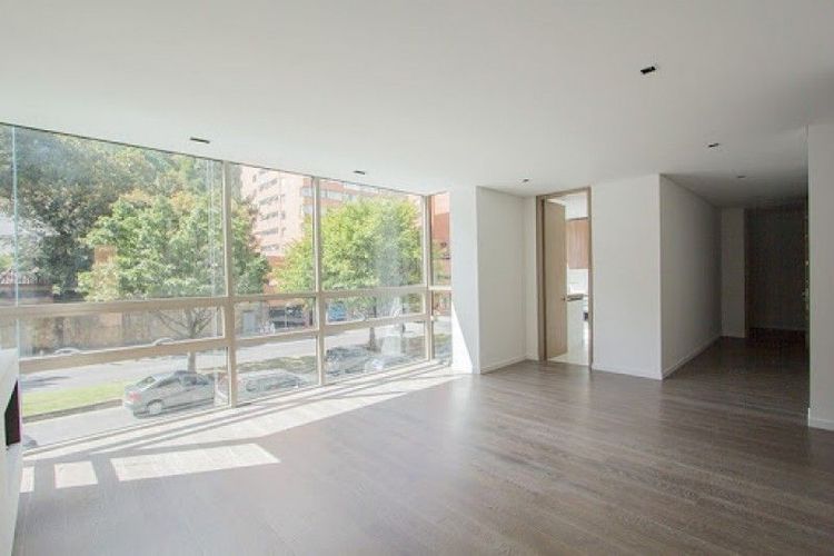 Apartamento de 2 alcobas en venta en Los Rosales, Bogotá, 147 m² · foto 4 de 10
