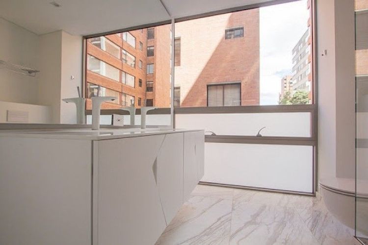 Apartamento de 2 alcobas en venta en Los Rosales, Bogotá, 147 m² · foto 9 de 10
