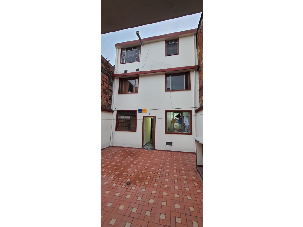 Casa en venta en Engativá, Bogotá · foto 2 de 15