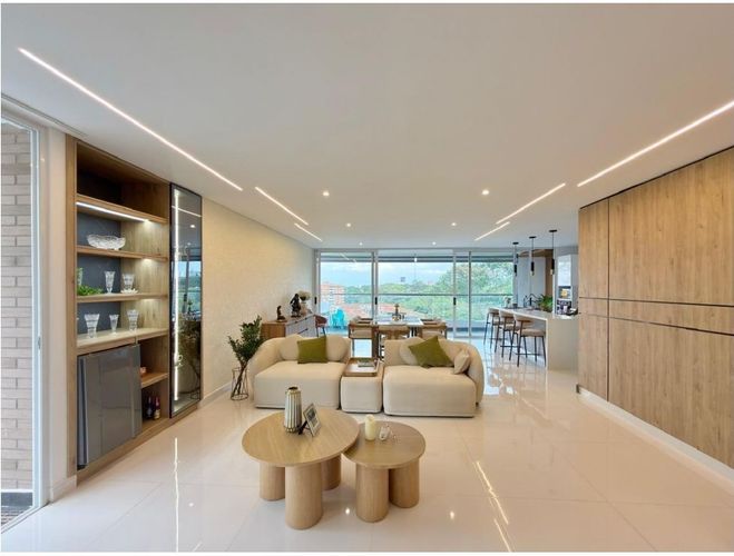 Apartamento de 4 alcobas en venta en Ciudad Jardin, Cali, 215 m² · foto 2 de 24