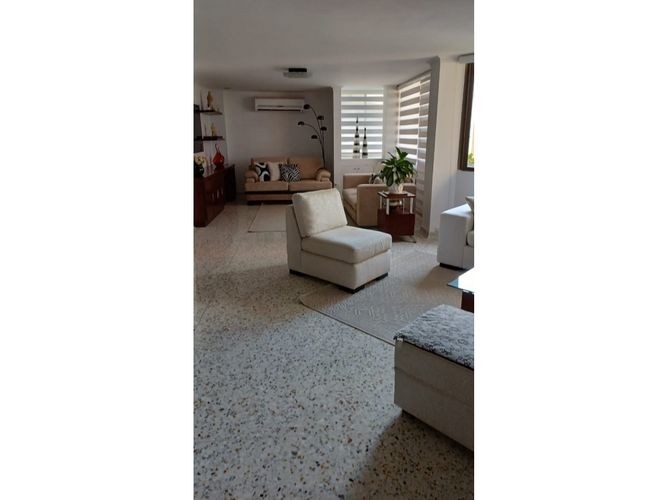 Apartamento de 3 alcobas en venta en Altos De Riomar, Barranquilla, 180 m² · foto 3 de 23