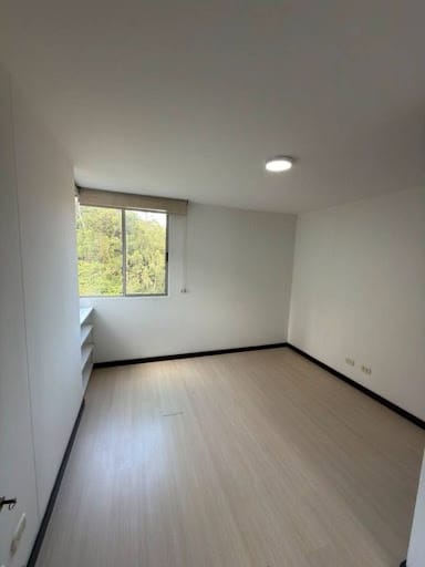 Apartamento de 3 alcobas en arriendo en El Trianon, Envigado, 67 m² · foto 4 de 9