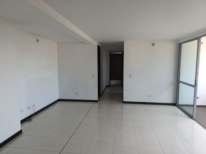 Apartamento de 3 alcobas en venta en Señorial, Itagüí, 70 m² · foto 2 de 17