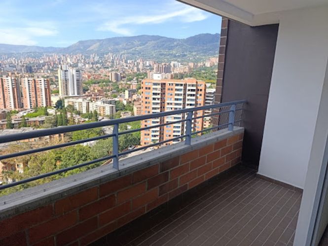 Apartamento de 3 alcobas en venta en Señorial, Itagüí, 70 m² · foto 5 de 17