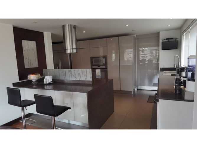 Apartamento de 3 alcobas en venta en Los Rosales, Bogotá, 210 m² · foto 8 de 24