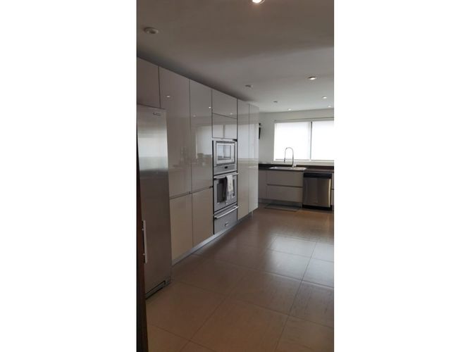 Apartamento de 3 alcobas en venta en Los Rosales, Bogotá, 210 m² · foto 10 de 24