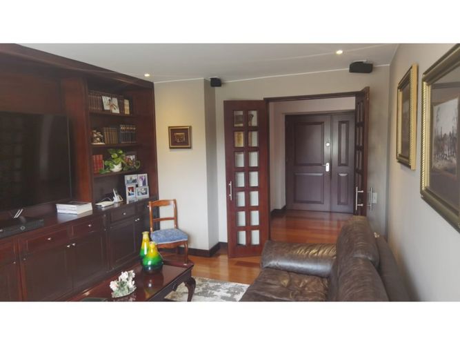 Apartamento de 3 alcobas en venta en Los Rosales, Bogotá, 210 m² · foto 13 de 24