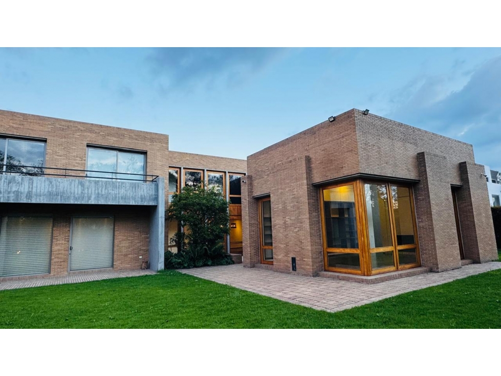 Casa en venta en Guaymaral, Bogotá · foto 2 de 24