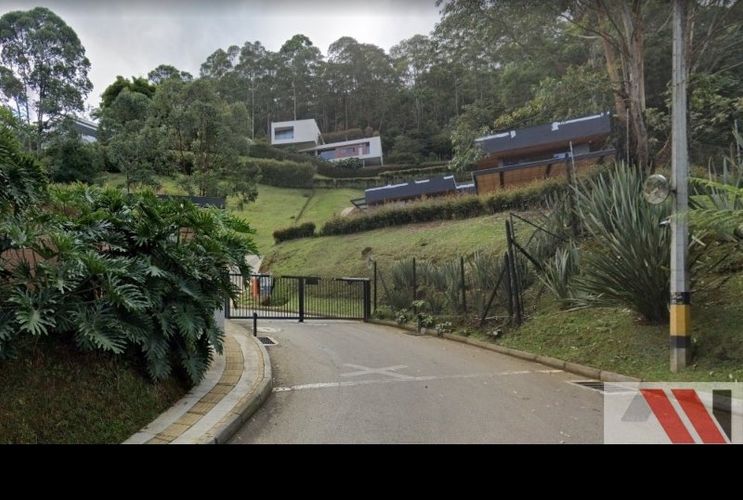 Casa de 4 alcobas en venta en Los Balsos, Medellín, 1510 m² · foto 2 de 24