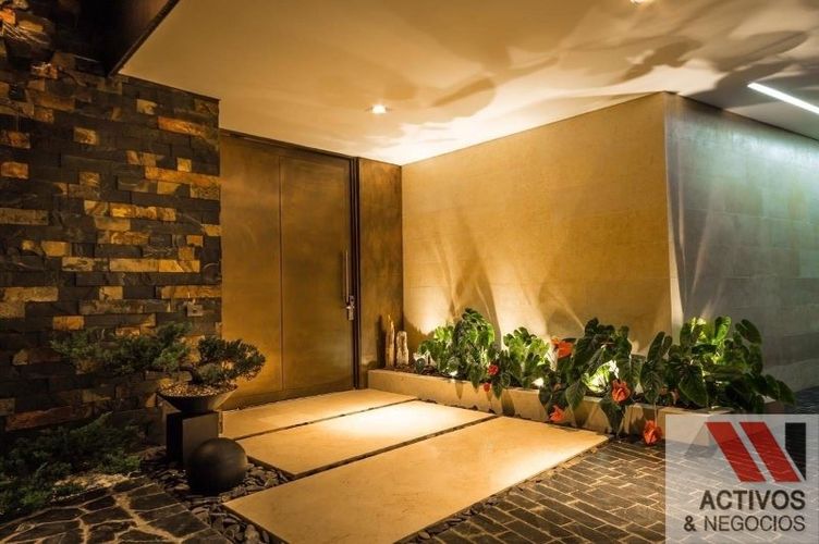 Casa de 4 alcobas en venta en Los Balsos, Medellín, 1510 m² · foto 3 de 24