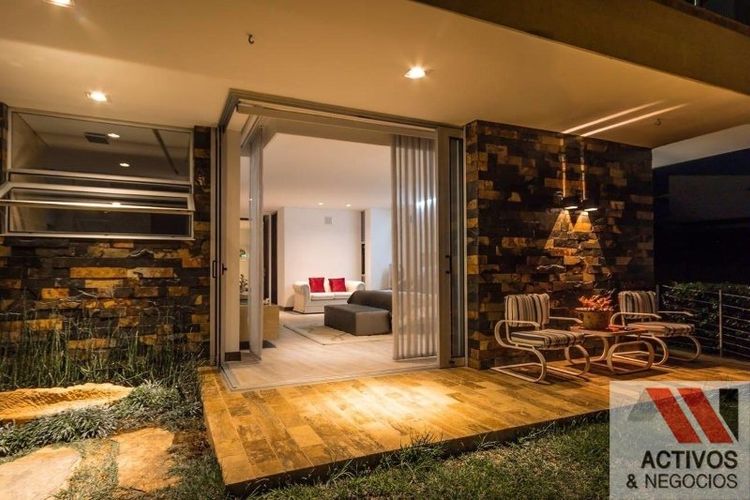 Casa de 4 alcobas en venta en Los Balsos, Medellín, 1510 m² · foto 4 de 24