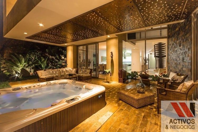 Casa de 4 alcobas en venta en Los Balsos, Medellín, 1510 m² · foto 5 de 24