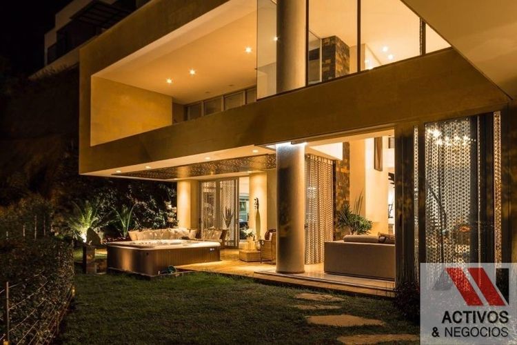 Casa de 4 alcobas en venta en Los Balsos, Medellín, 1510 m² · foto 6 de 24