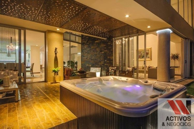 Casa de 4 alcobas en venta en Los Balsos, Medellín, 1510 m² · foto 7 de 24