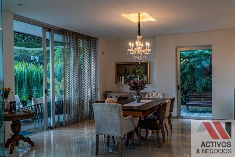 Casa de 4 alcobas en venta en Los Balsos, Medellín, 1510 m² · foto 8 de 24