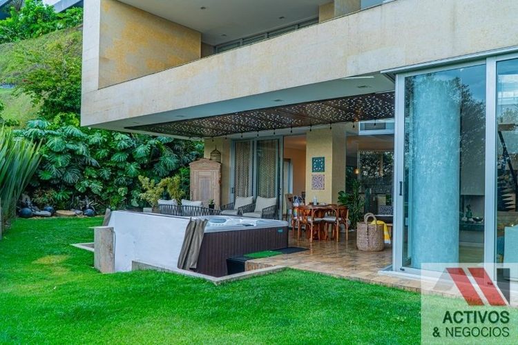Casa de 4 alcobas en venta en Los Balsos, Medellín, 1510 m² · foto 10 de 24