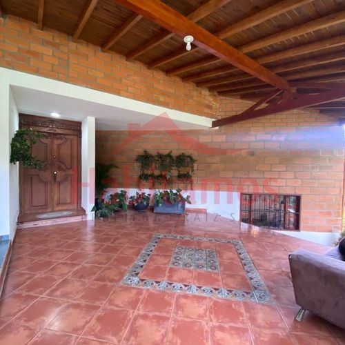 Casa de 9 alcobas en arriendo en Rionegro · foto 10 de 24