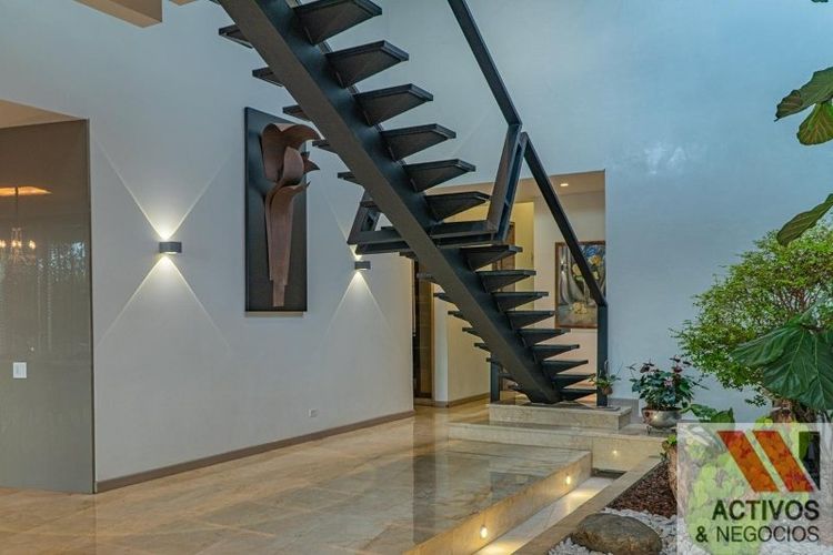 Casa de 4 alcobas en venta en Los Balsos, Medellín, 1510 m² · foto 12 de 24