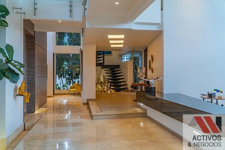 Casa de 4 alcobas en venta en Los Balsos, Medellín, 1510 m² · foto 13 de 24