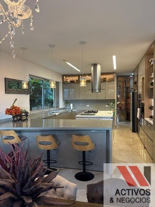 Casa de 4 alcobas en venta en Los Balsos, Medellín, 1510 m² · foto 16 de 24
