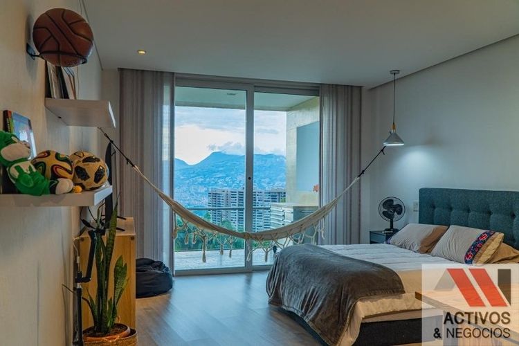 Casa de 4 alcobas en venta en Los Balsos, Medellín, 1510 m² · foto 17 de 24