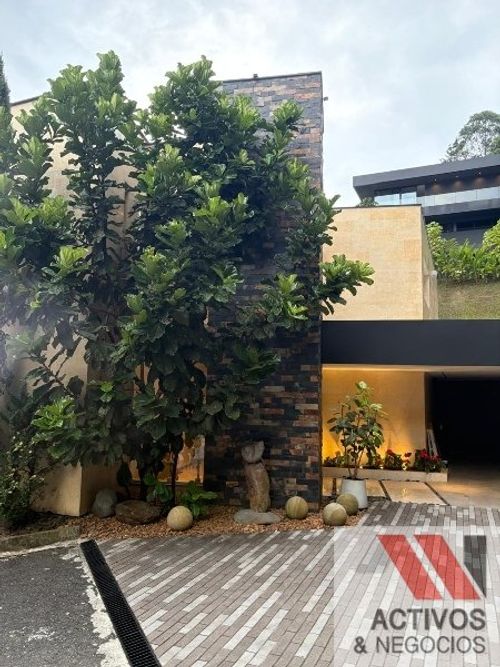 Casa de 4 alcobas en venta en Los Balsos, Medellín, 1510 m² · foto 19 de 24