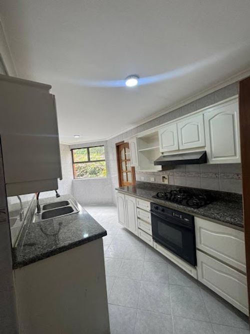 Apartamento de 4 alcobas en arriendo en Simesa, Medellín, 192 m² · foto 4 de 22