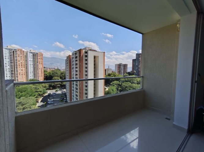 Apartamento de 2 alcobas en arriendo en Belén, Medellín, 90 m² · foto 10 de 20