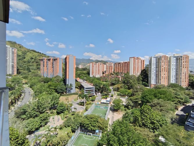 Apartamento de 2 alcobas en arriendo en Belén, Medellín, 90 m² · foto 12 de 20