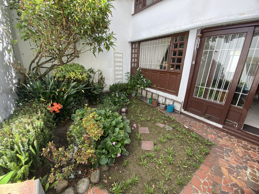 Casa en venta en Polo Club, Bogotá · foto 2 de 21