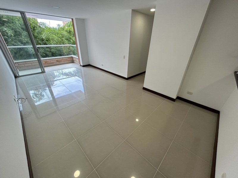 Apartamento en arriendo en Loma Del Esmeraldal, Envigado · foto 2 de 24