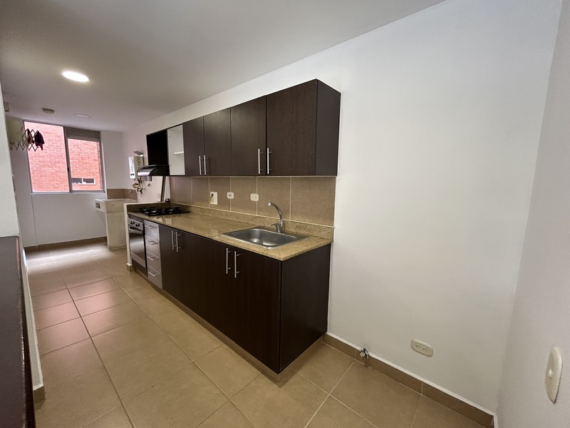 Apartamento en arriendo en Loma Del Esmeraldal, Envigado · foto 4 de 24