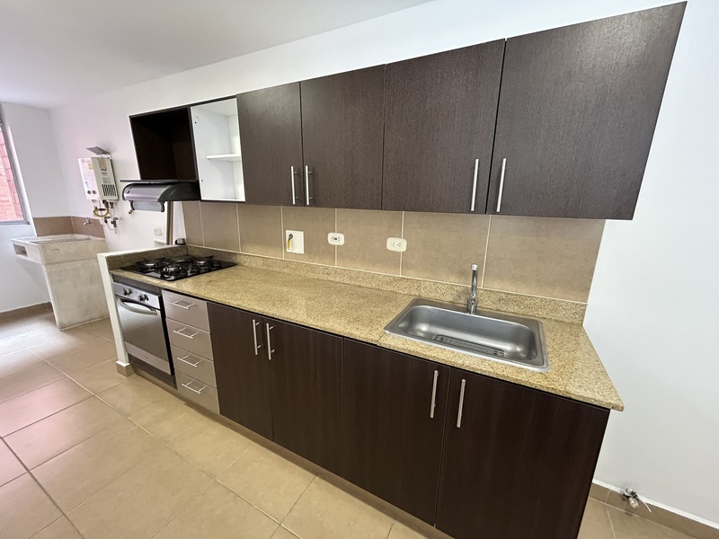 Apartamento en arriendo en Loma Del Esmeraldal, Envigado · foto 5 de 24
