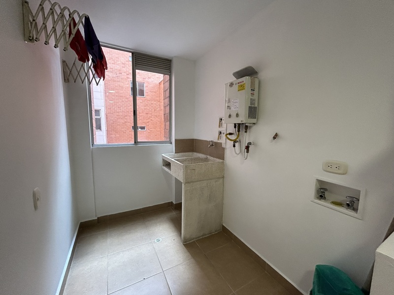Apartamento en arriendo en Loma Del Esmeraldal, Envigado · foto 6 de 24