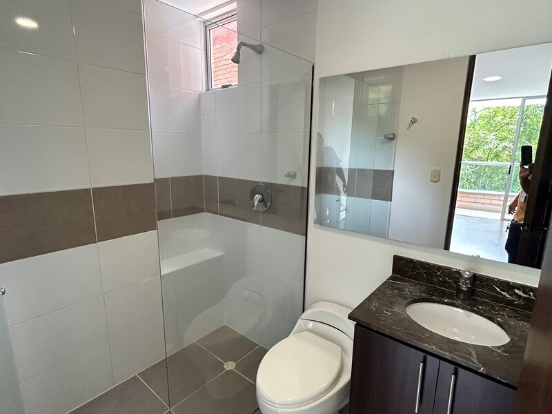 Apartamento en arriendo en Loma Del Esmeraldal, Envigado · foto 22 de 24