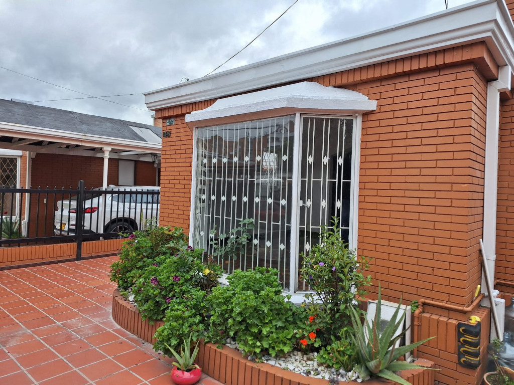 Casa en venta en El Batán, Bogotá · foto 2 de 24