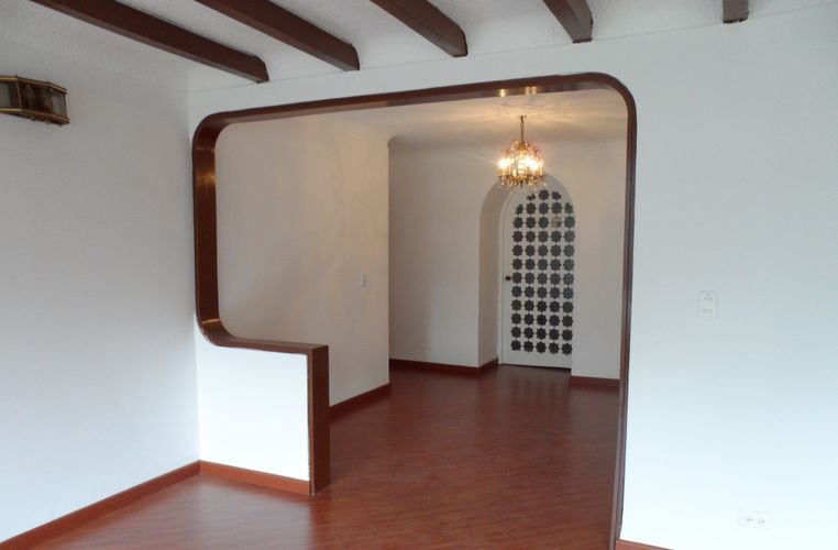 Apartamento de 4 alcobas en venta en Santa Paula, Bogotá, 309 m² · foto 2 de 16