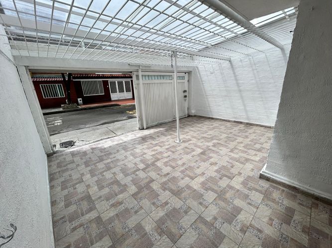 Casa de 4 alcobas en venta en Santa Helena, Bogotá, 120 m² · foto 2 de 24