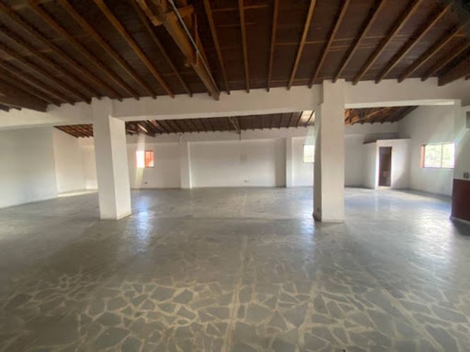 Bodega en arriendo en Caribe, Medellín, 270 m² · foto 2 de 6