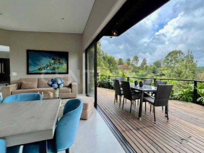 Casa de 3 alcobas en venta en La Macarena, Rionegro, 245 m² · foto 2 de 11