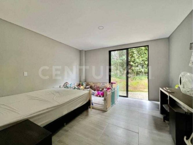 Casa de 3 alcobas en venta en La Macarena, Rionegro, 245 m² · foto 9 de 11