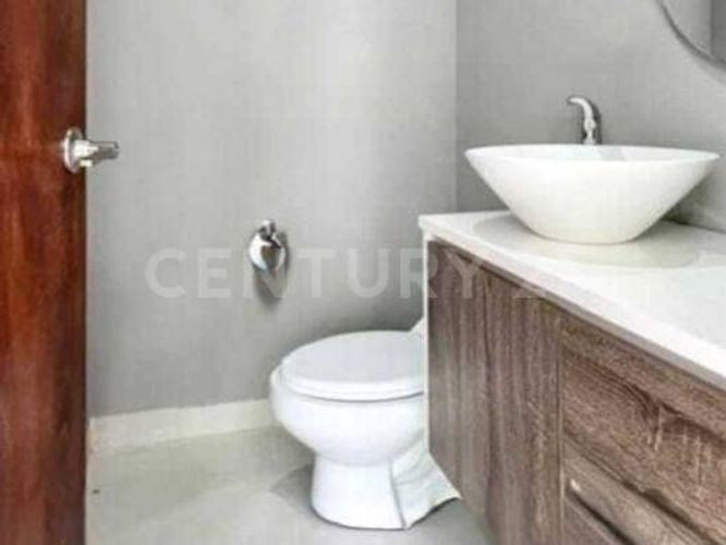 Casa de 3 alcobas en venta en La Macarena, Rionegro, 245 m² · foto 10 de 11
