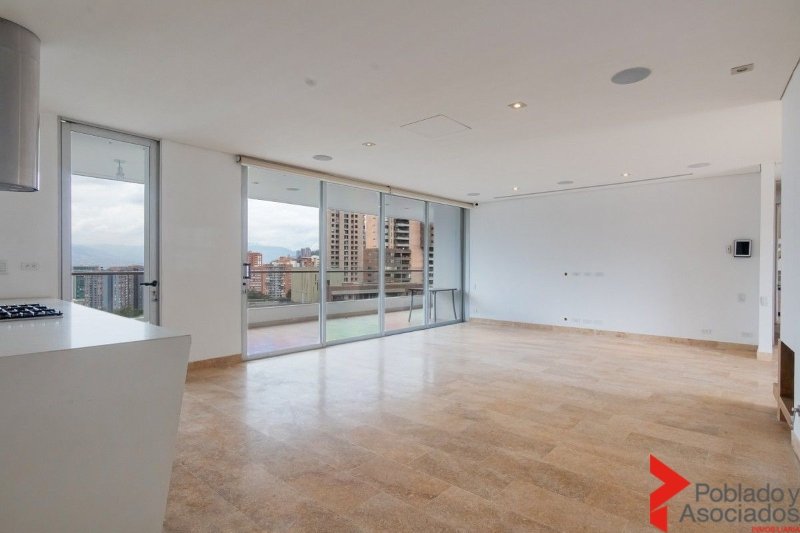 Apartamento en arriendo en El Poblado, Medellín · foto 3 de 21