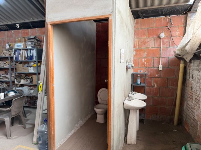 Bodega en venta en El Libertador, Soacha, 170 m² · foto 2 de 8