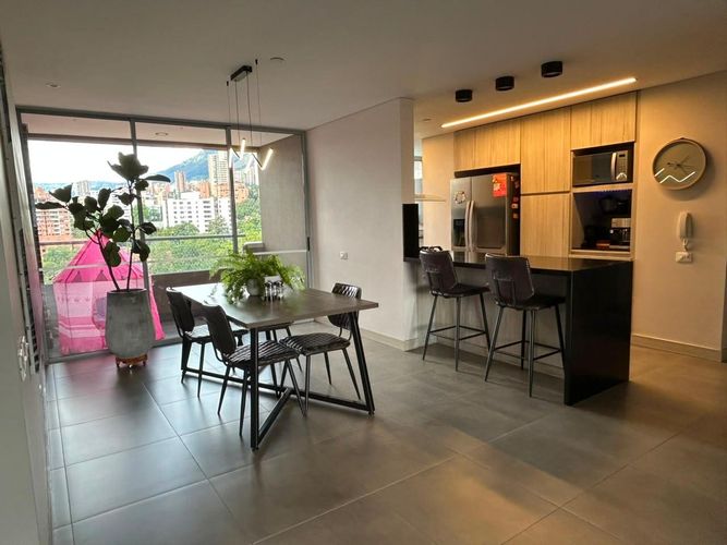 Casa de 3 alcobas en venta en El Poblado, Envigado, 161 m² · foto 2 de 8